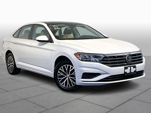 Used 2021 Volkswagen Jetta SE w/ SE Cold Weather Package image 2