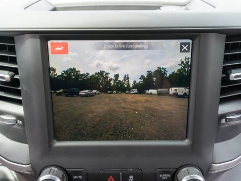 Used 2024 RAM 5500 Tradesman w/ Chrome Appearance Group AWD/4WD image 27