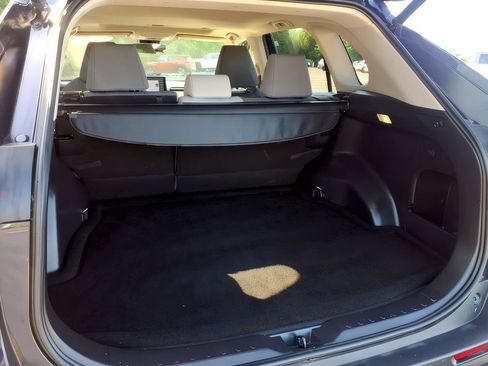 Certified 2022 Toyota RAV4 XLE w/ Convenience Package FWD image 5