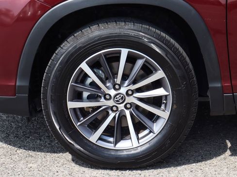 Used 2019 Toyota Highlander XLE image 48