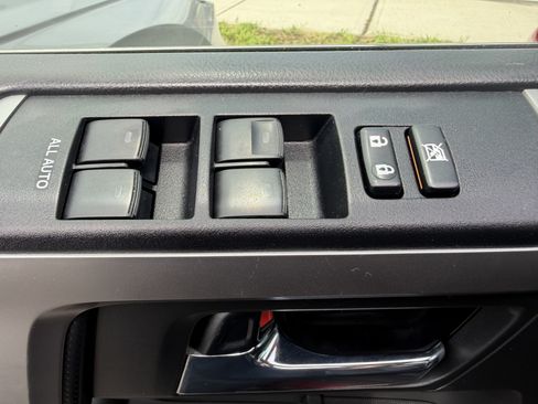 Used 2018 Toyota 4Runner SR5 AWD/4WD image 16
