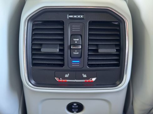 Used 2023 Porsche Macan S AWD/4WD image 34