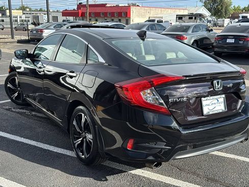 Used 2018 Honda Civic Touring image 5