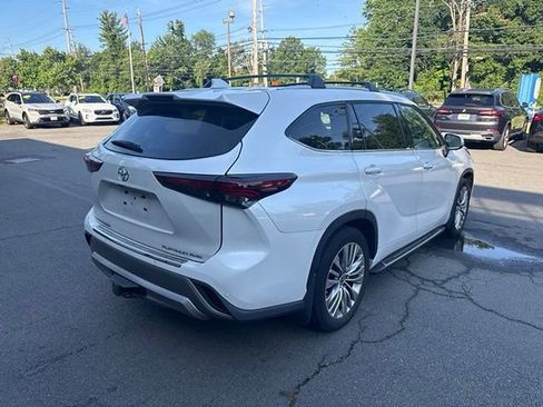 Used 2024 Toyota Highlander Platinum AWD/4WD image 7