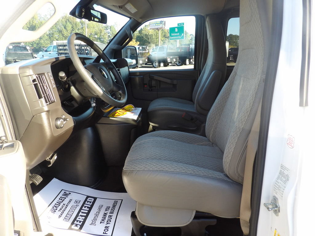 Used 2025 Chevrolet Express 3500 LT w/ LT Preferred Equipment Group RWD image 17