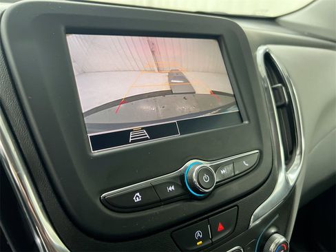 Used 2022 Chevrolet Equinox LS image 14