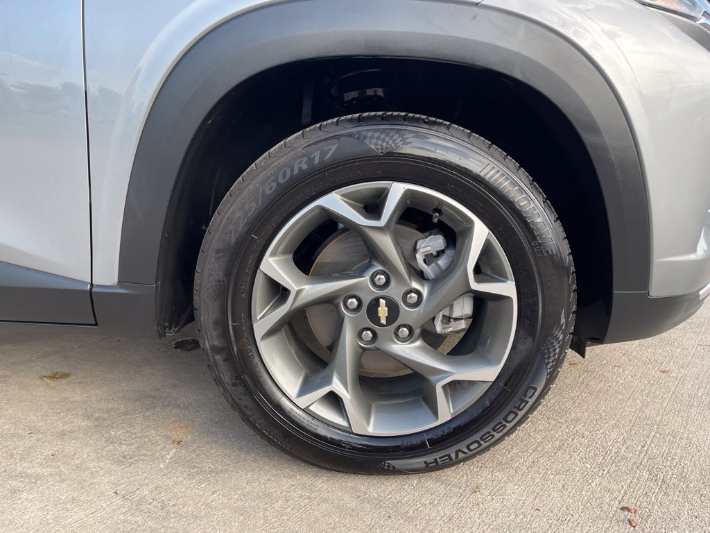 Used 2025 Chevrolet Trax LT FWD image 27
