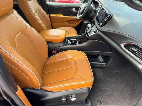 Certified 2022 Chrysler Pacifica Pinnacle FWD image 16