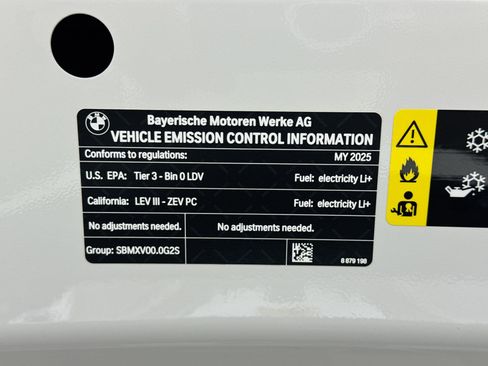 Used 2025 BMW i4 eDrive40 w/ M Sport Package RWD image 21