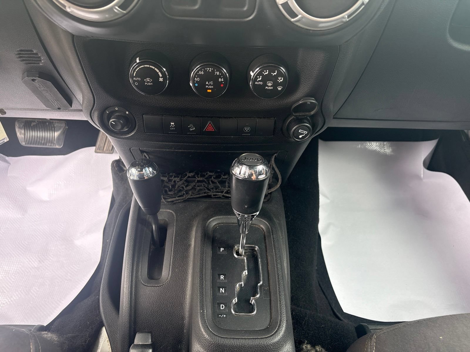 Used 2015 Jeep Wrangler Rubicon w/ Power Convenience Group AWD/4WD image 20