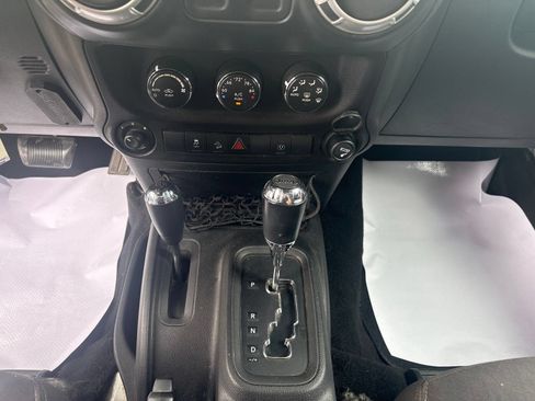 Used 2015 Jeep Wrangler Rubicon w/ Power Convenience Group AWD/4WD image 20