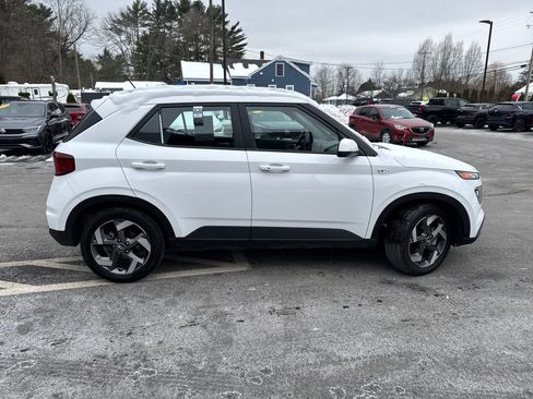 Used 2025 Hyundai Venue SEL image 6