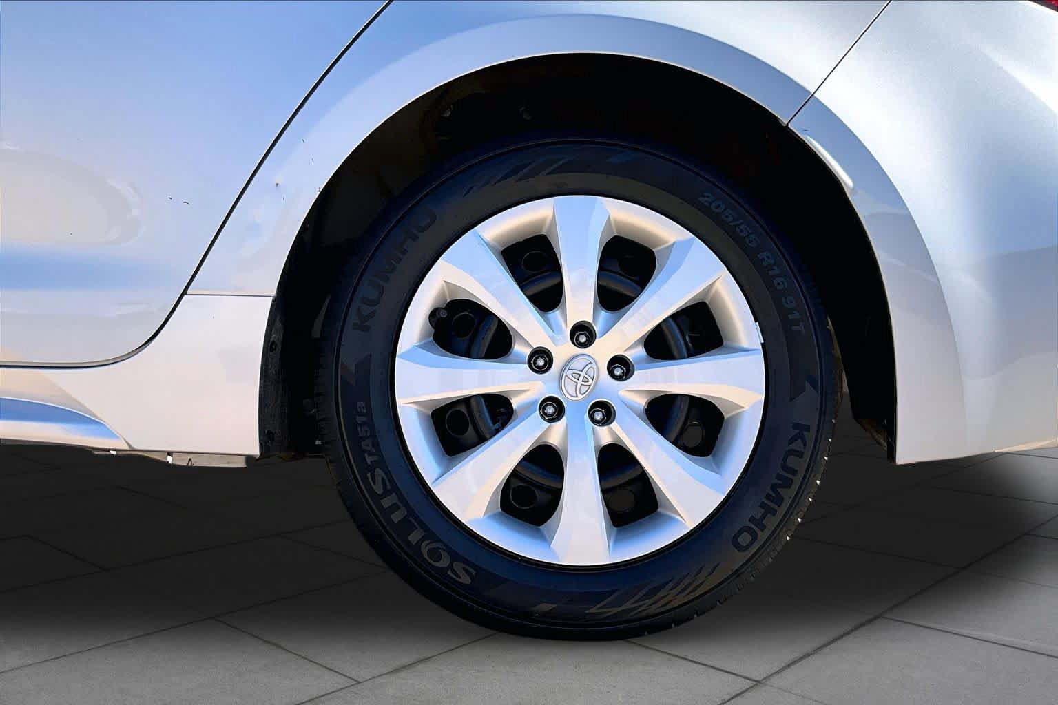 Used 2024 Toyota Corolla LE FWD image 11