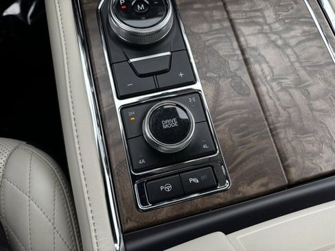 Used 2020 Ford Expedition Platinum image 22