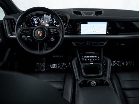 Certified 2025 Porsche Cayenne image 14