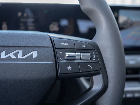 New 2025 Kia K4 LXS image 27