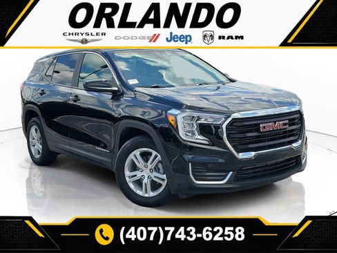 Used 2024 GMC Terrain SLE FWD image 1