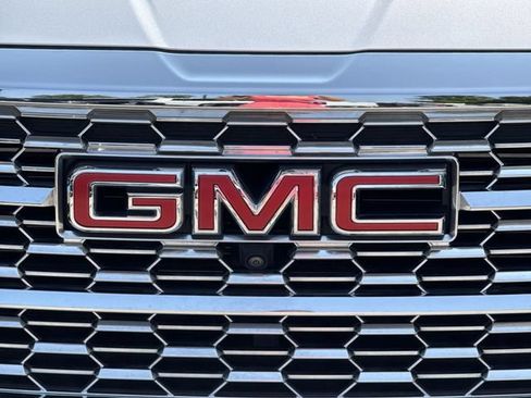 Used 2024 GMC Terrain Denali w/ Denali Premium Package AWD/4WD image 32