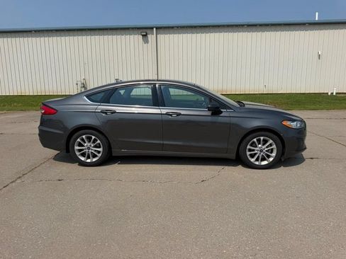 Used 2020 Ford Fusion SE FWD image 2