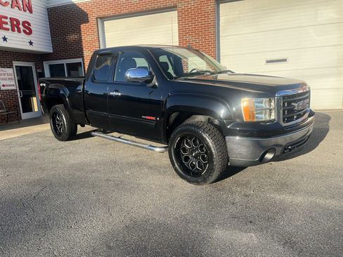Used 2007 GMC Sierra 1500 SLE w/ Max Trailering Pack AWD/4WD image 2