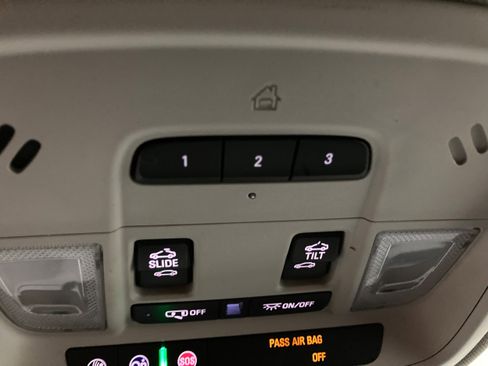 Used 2018 Chevrolet Traverse LT image 32