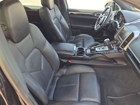 Used 2016 Porsche Cayenne S image 27