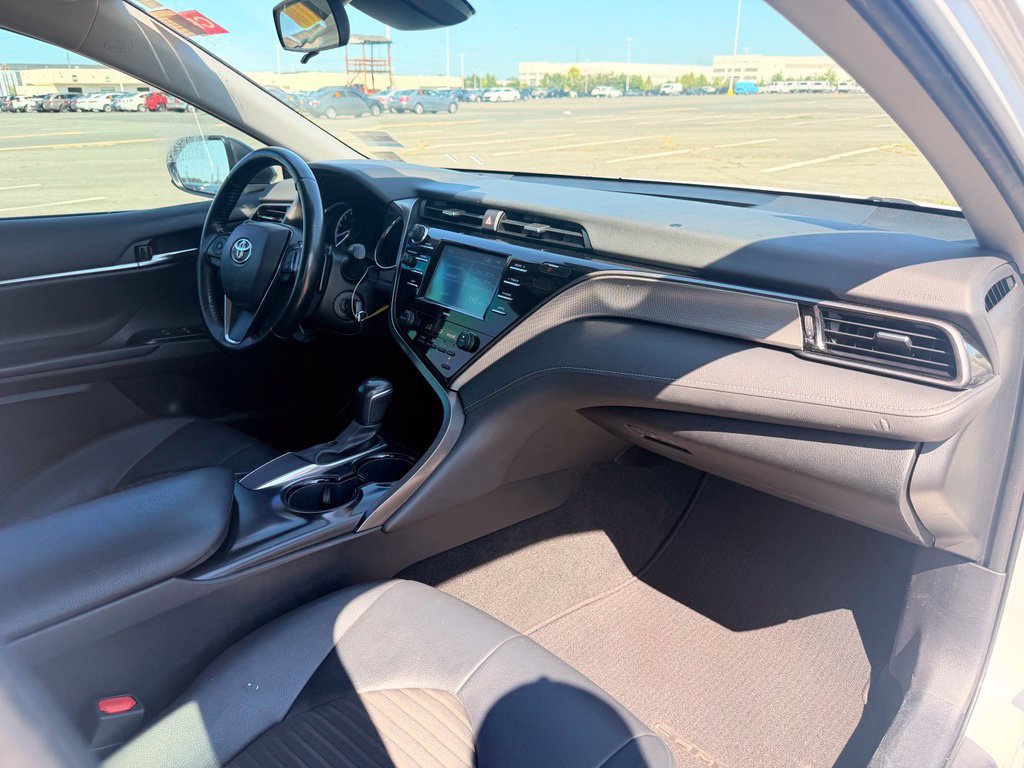 Used 2020 Toyota Camry SE FWD image 2