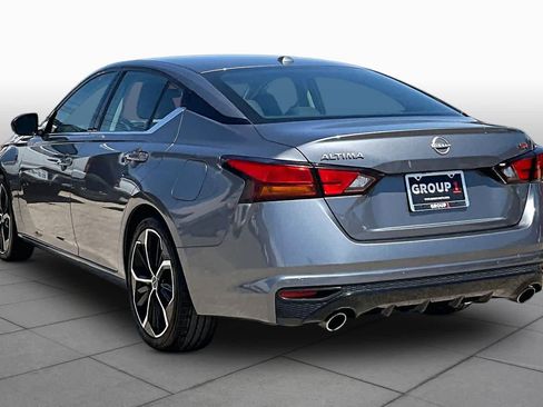 Used 2024 Nissan Altima 2.5 SR FWD image 12