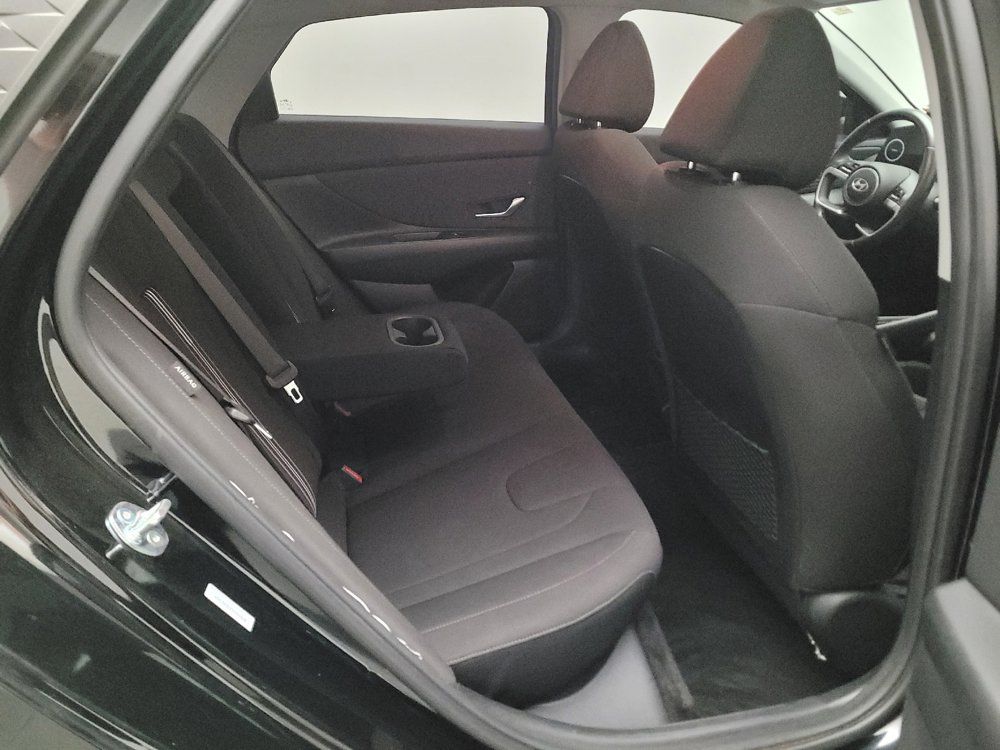 Used 2025 Hyundai Elantra SEL FWD image 19