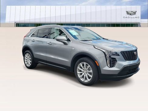 Certified 2023 Cadillac XT4 Luxury w/ Cold Weather Package FWD image 2