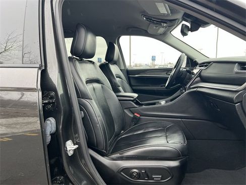 Used 2022 Jeep Grand Cherokee L Limited image 19