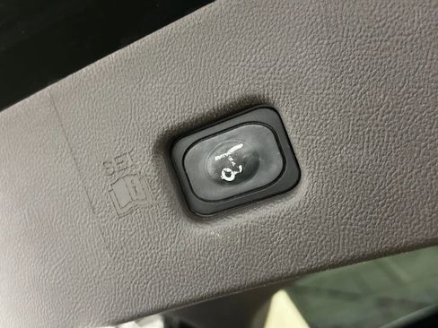 Used 2022 Lincoln Nautilus Reserve AWD/4WD image 19