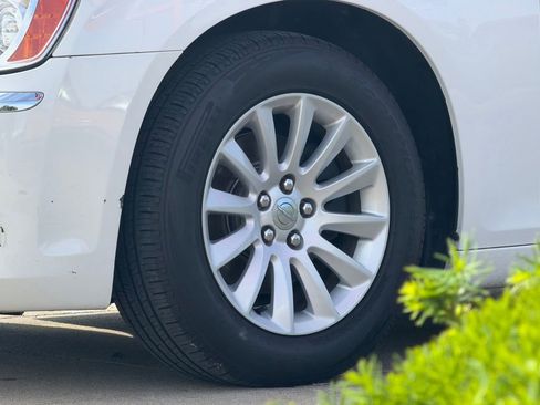 Used 2013 Chrysler 300 RWD image 11