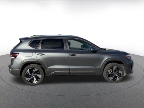 Used 2025 Volkswagen Taos SE image 16