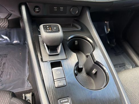 Used 2025 Nissan Rogue SV FWD image 15