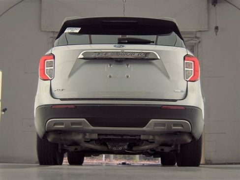 Used 2020 Ford Explorer XLT w/ Equipment Group 202A AWD/4WD image 7