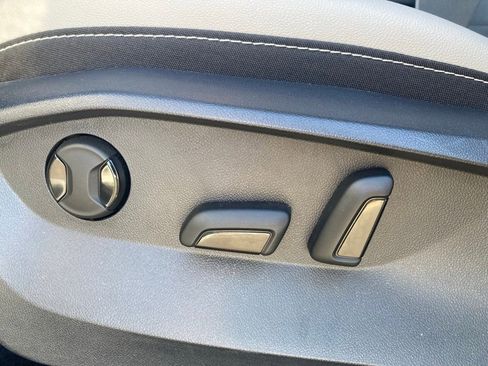 Used 2025 Volkswagen Taos SE image 13