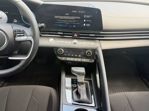 Used 2023 Hyundai Elantra SEL w/ Convenience Package FWD image 11