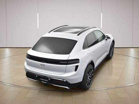 Certified 2025 Porsche Macan Turbo Electric AWD/4WD image 37