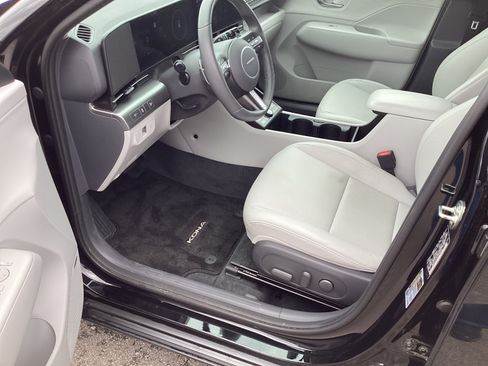 Used 2025 Hyundai Kona Limited AWD/4WD image 10
