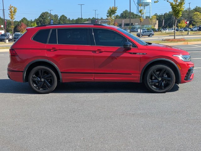 Used 2024 Volkswagen Tiguan SE R-Line AWD/4WD image 3