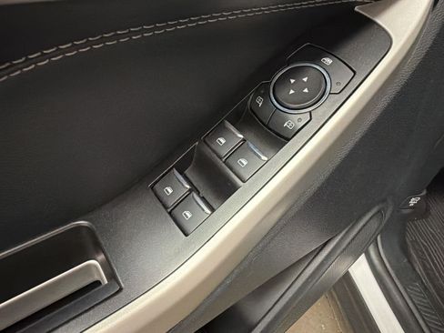 Used 2021 Ford Explorer XLT RWD image 25
