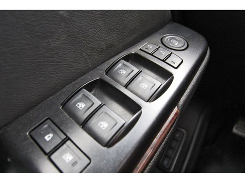 Used 2017 GMC Yukon XL SLT w/ Open Road Package image 19