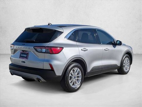 Used 2020 Ford Escape SE image 5