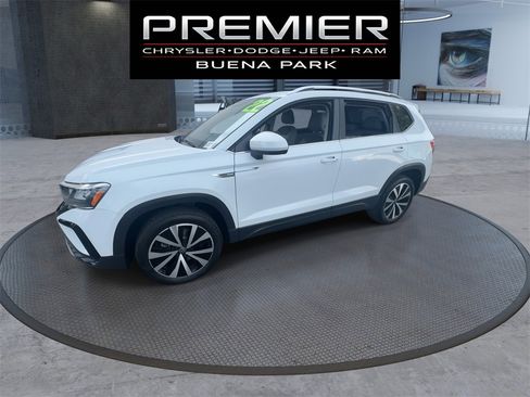 Used 2022 Volkswagen Taos SE image 4