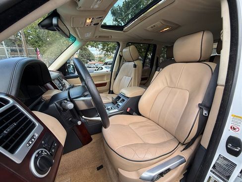 Used 2011 Land Rover Range Rover HSE image 11