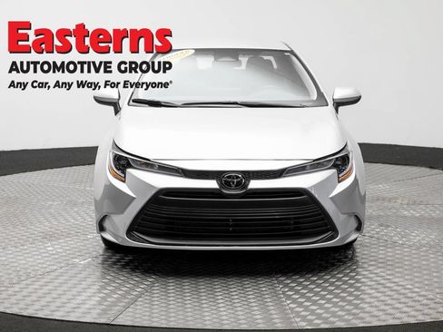 Used 2025 Toyota Corolla LE FWD image 2