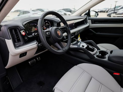 New 2026 Porsche Cayenne S image 4