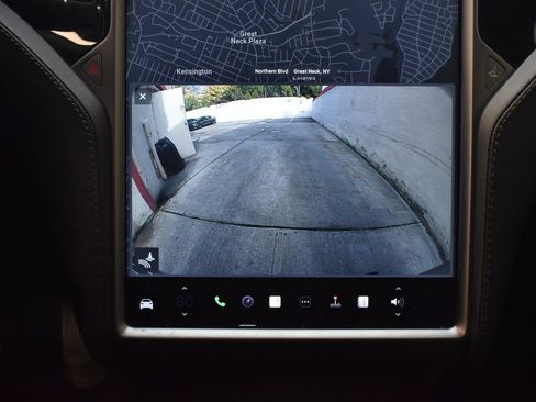 Used 2018 Tesla Model X 75D image 36