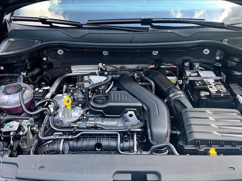 New 2026 Volkswagen Taos SE FWD image 16